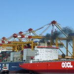 OOCL Schiff beim Ausschleppen